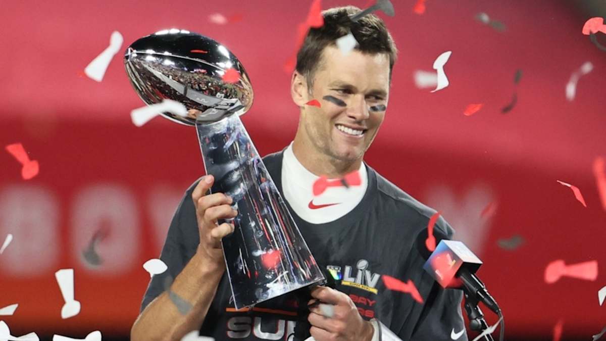 Tom Brady 7 Super Bowl Rings+7 MVP Trophy New England Tampa Bay Buccaneers  7-piece suit+Wood Box