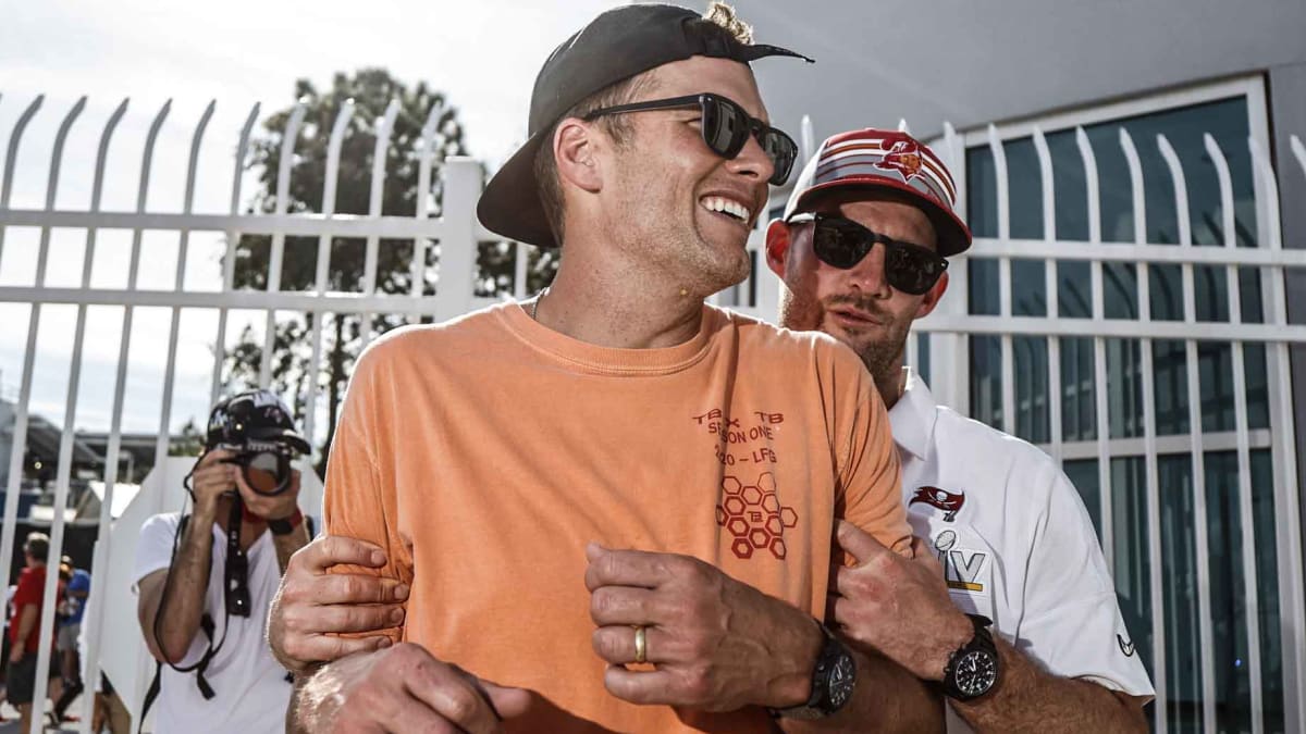 Tom Brady & Gronk Live Their Best Lives at Super Bowl Boat Parade