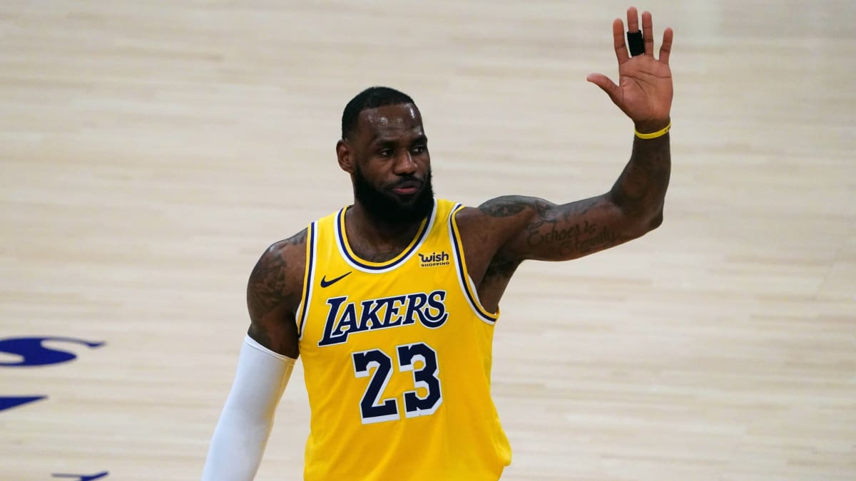 LeBron James becomes the third NBA player to reach 35,000 career points