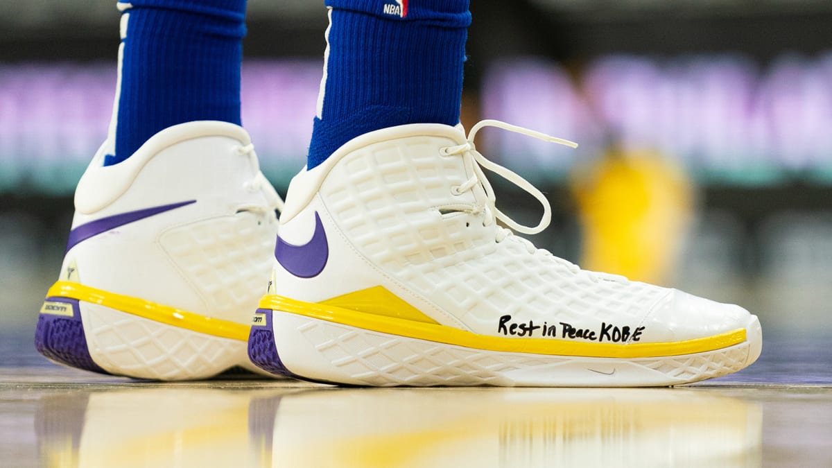 what shoes does kobe bryant wear