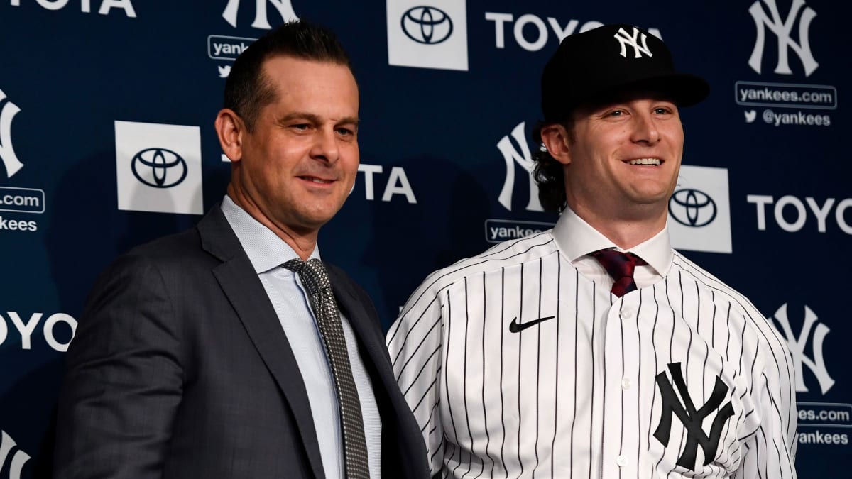 Answering an obvious baseball question: Why do the Yankees wear pinstripes?  