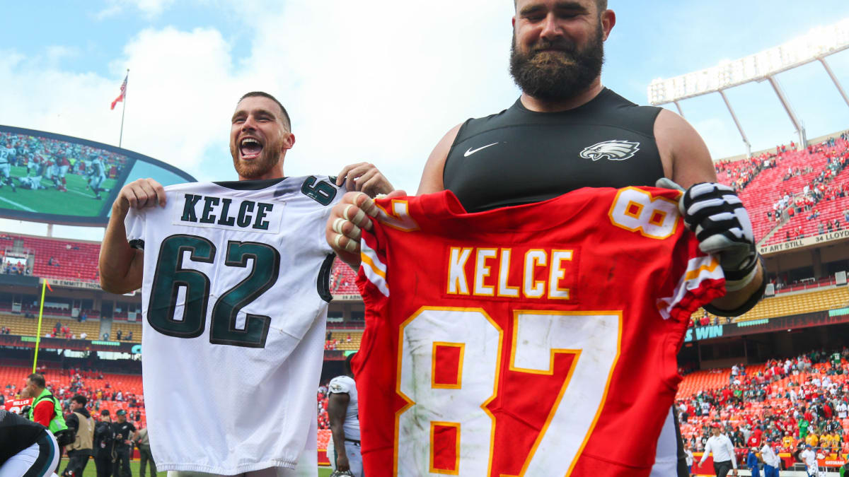 Sports Illustrated on X: Is Travis Kelce's Super Bowl parade speech better  than his brother Jason Kelce's 🤔🤔🤔 (via @SportsCenter)   / X