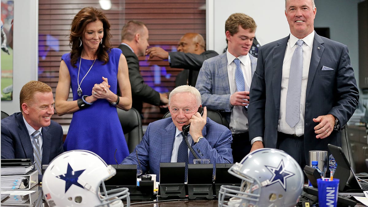 Look: Jerry Jones Reveals Cowboys' Draft Board To Prove A Point - The Spun:  What's Trending In The Sports World Today