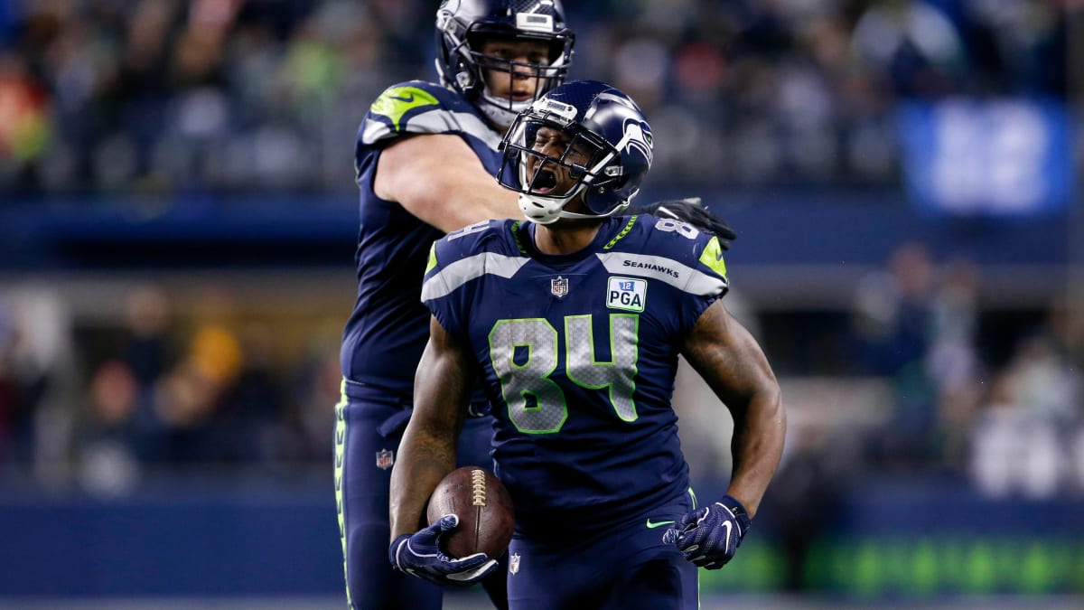 Seahawks cut ties with safety Thompson, tight end Dickson