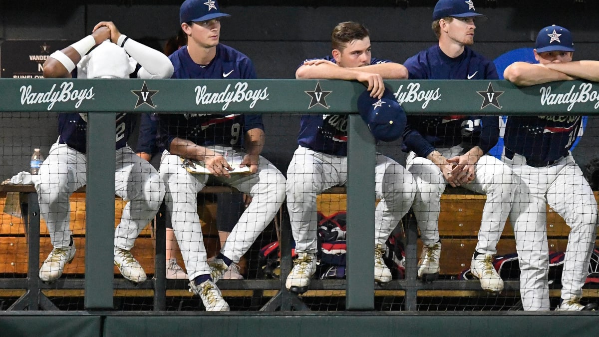 Vanderbilt baseball amends attendance policies, permitting only families of  student-athletes - The Vanderbilt Hustler