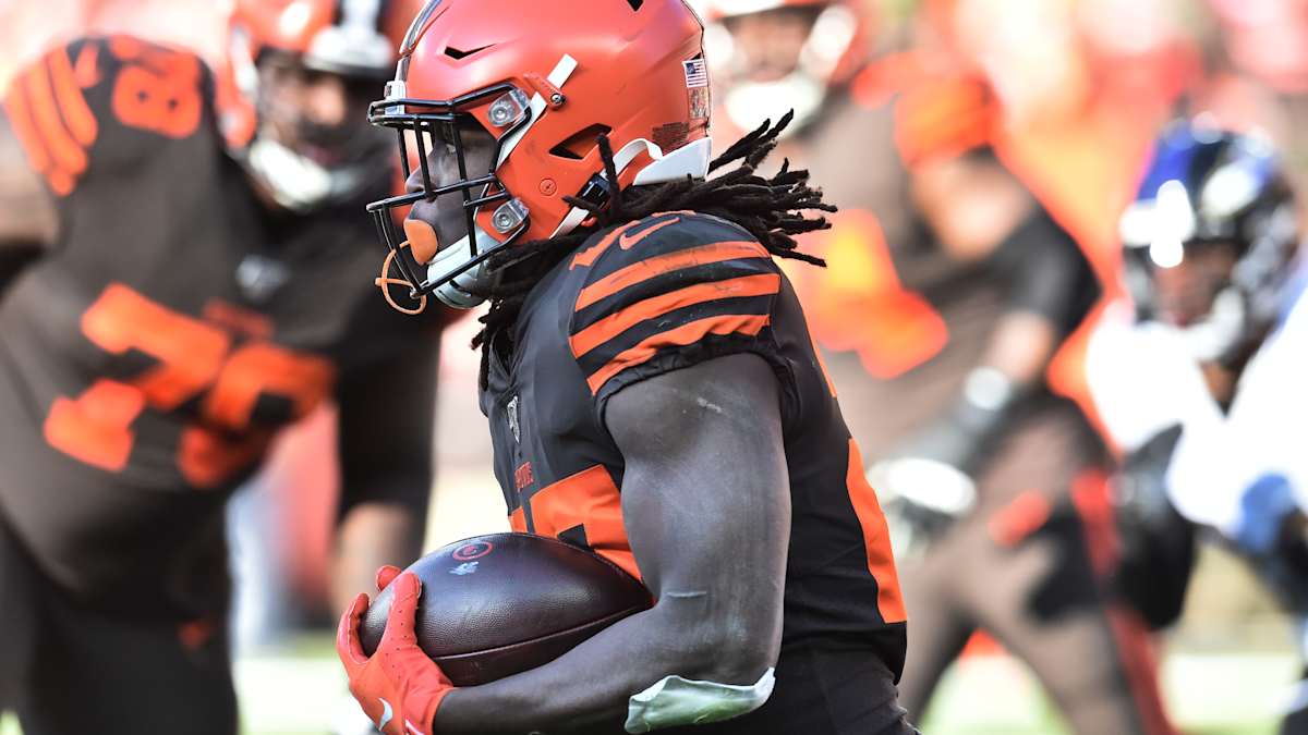 Kareem Hunt signs 2nd-round tender with the Browns worth $3.259 million 