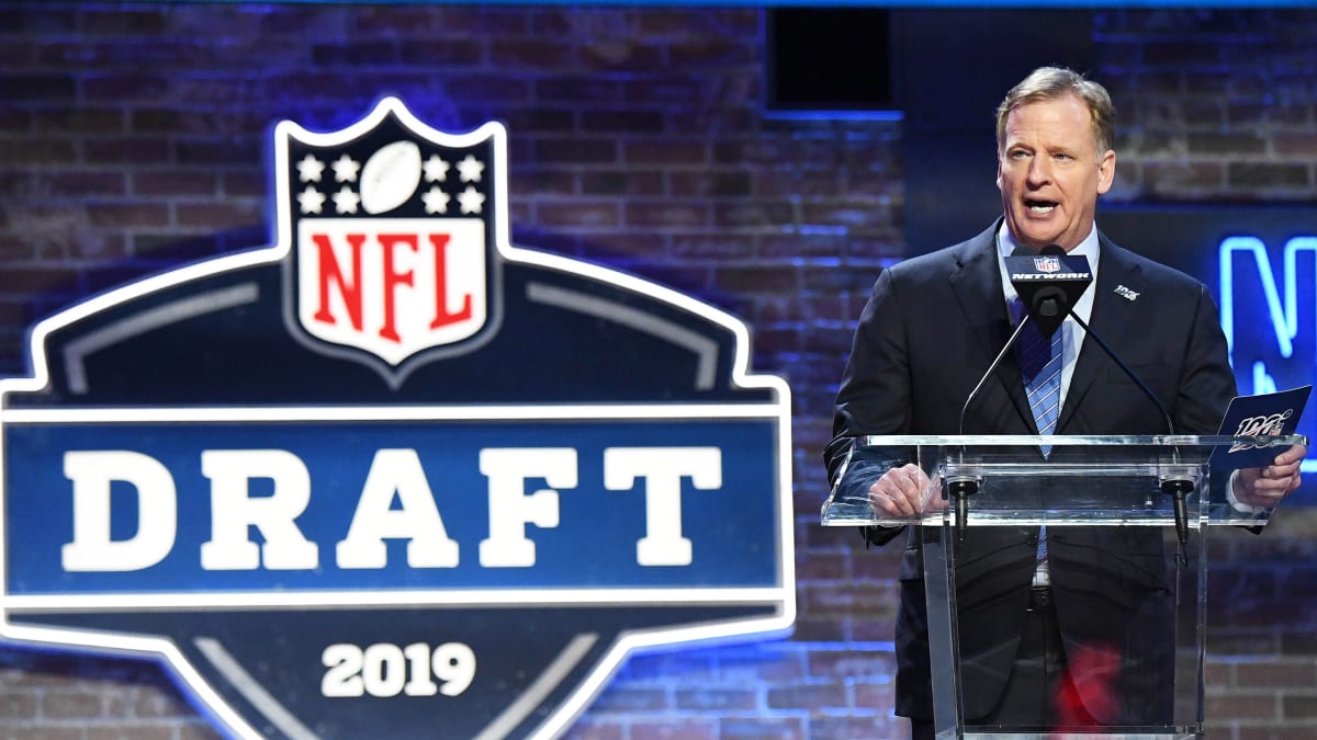 N.F.L. Draft 2020: No Goodell Hugs? No Boos? No Problem - The New York Times