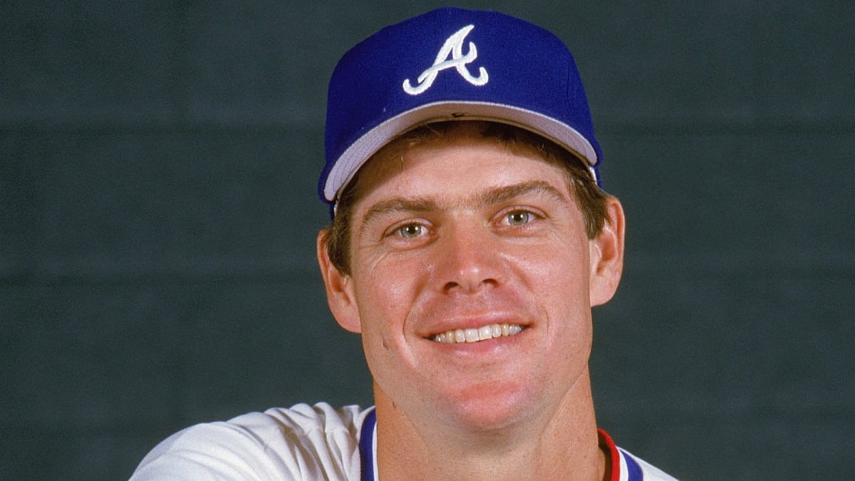 The Braves trade Dale Murphy to the Phillies for Jeff Parrett — August 4,  1990