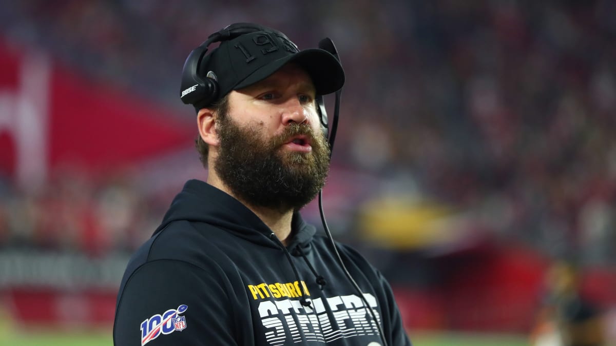 Steelers QB Ben Roethlisberger throws to teammates, trims beard