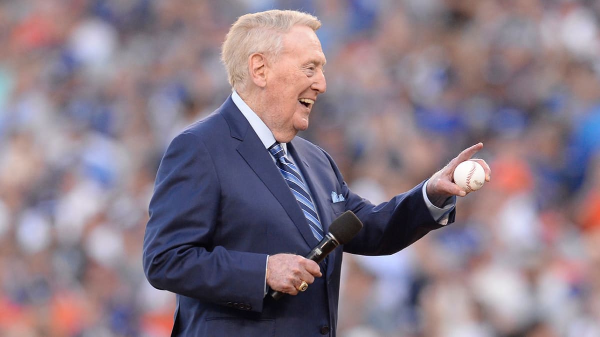 Vin Scully receives Dodgers championship ring