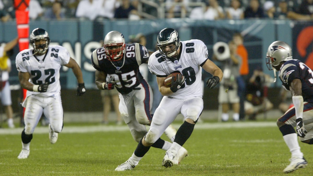 Eagles Chad Lewis celebrates his 2nd touchdown of the day. The