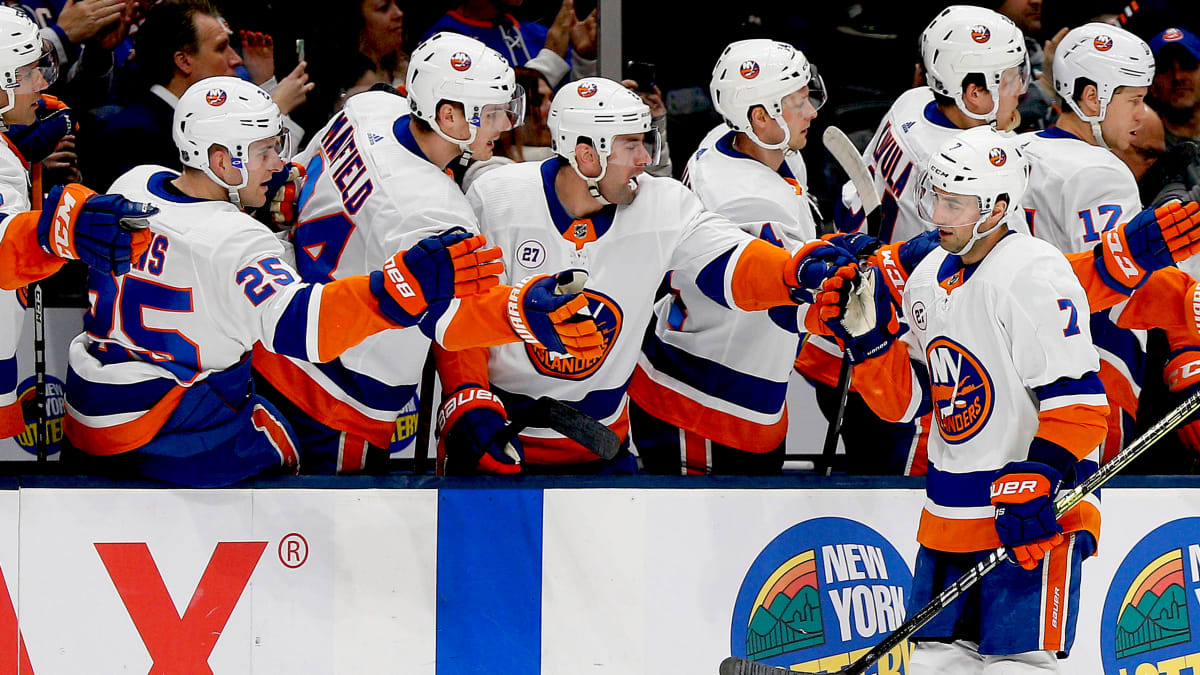 Islanders get nostalgic with last game in Coliseum —