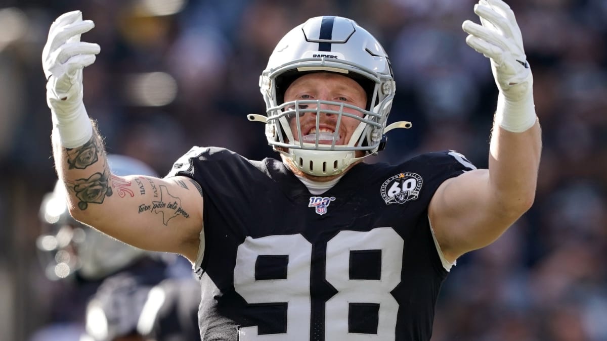 Raiders defensive end Maxx Crosby (98) talks with teammates during AFC Pro  Bowl team practice a …