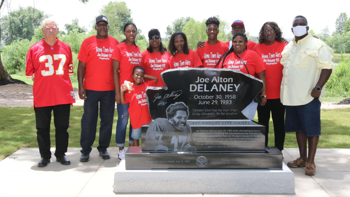 Today, on the 40th Anniversary of his passing, we honor & remember Joe  Delaney, who tragically drowned while attempting to save three…