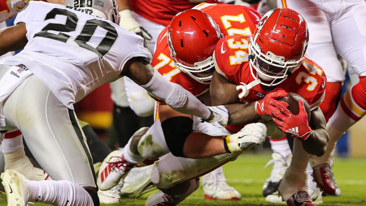 Chiefs roll to record-setting 48-9 victory over Raiders