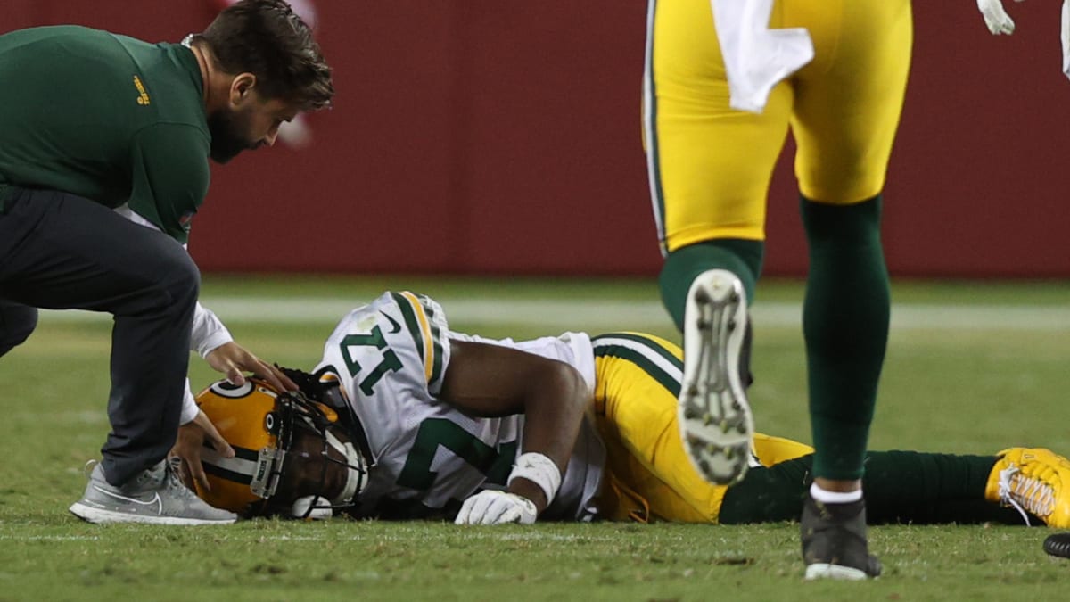 Raiders WR Davante Adams hurt on helmet-to-helmet hit vs. Bills