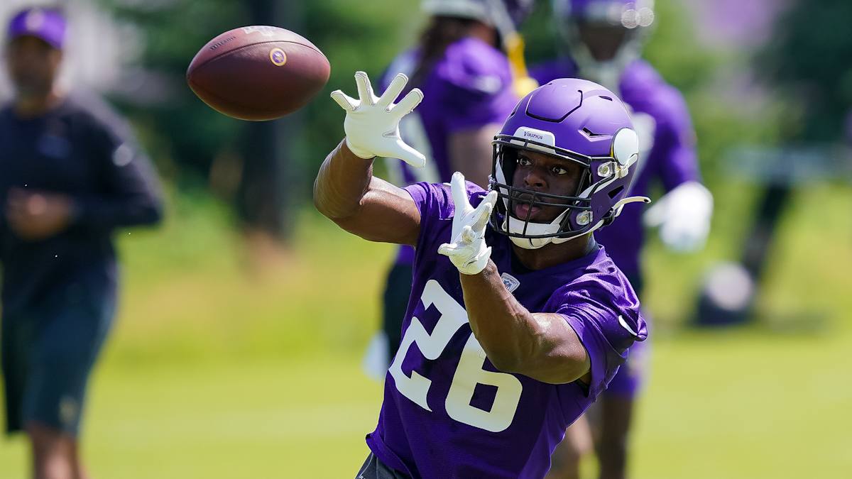 Vikings designate Kene Nwangwu, Dan Chisena to return from IR