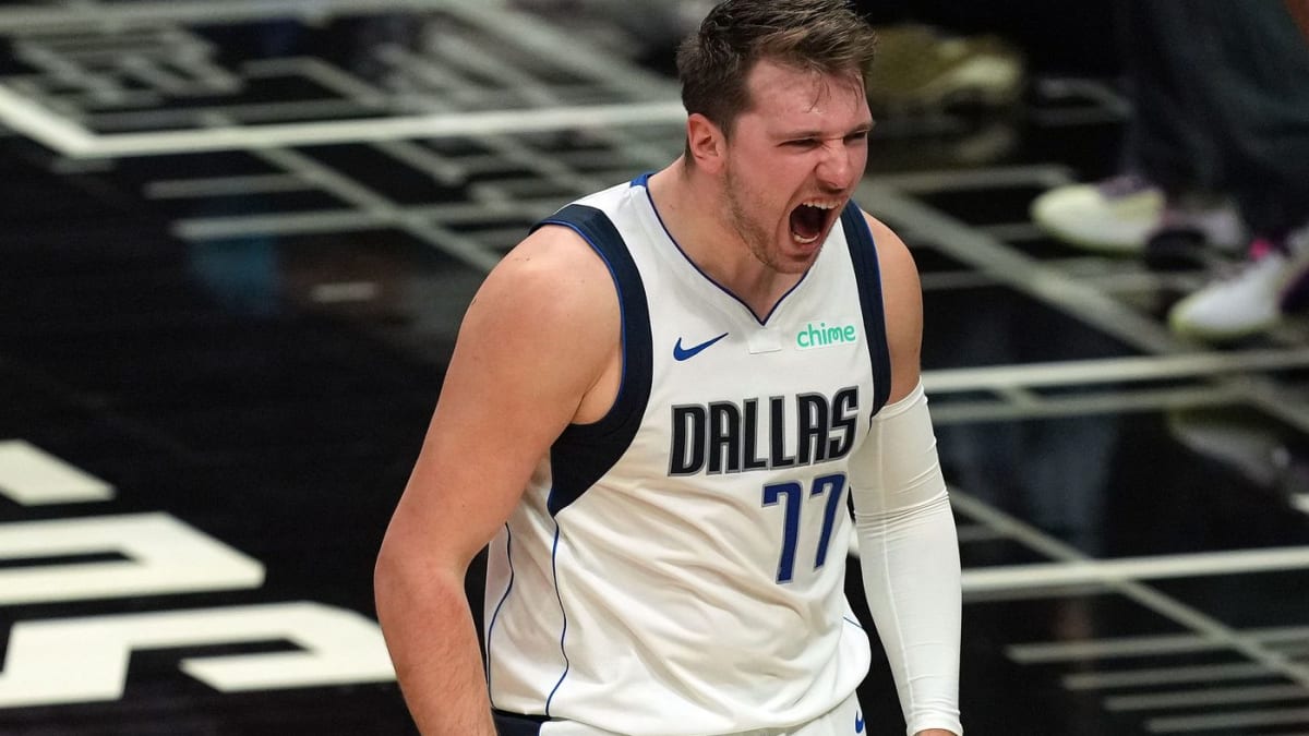 Luka Doncic trash talks Terance Mann in the paint 😤 