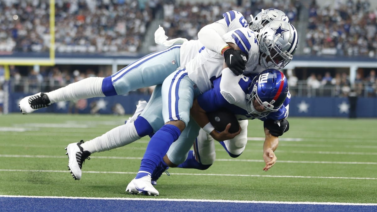 New York Giants Schooled by Dallas Cowboys 44-20 in a Potentially Costly  Game - Sports Illustrated New York Giants News, Analysis and More