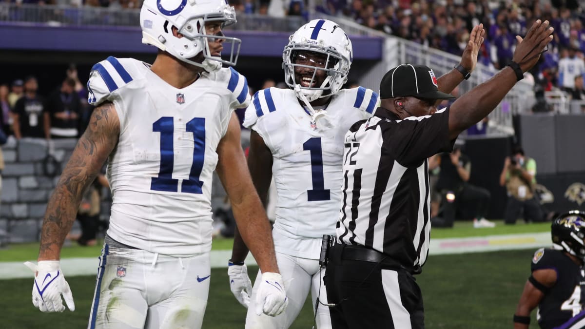 Colts' Michael Pittman Jr. breaks free on crossing route for first TD catch  - ESPN