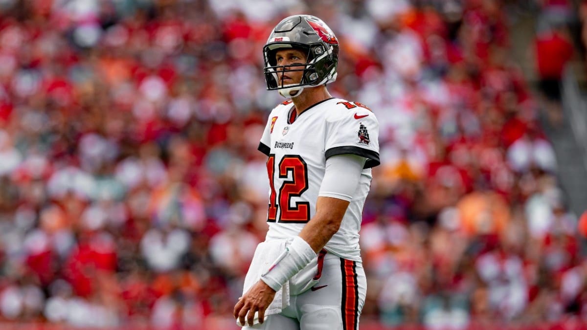 Brady's 5 TD passes account for Bucs' 45-17 win over Dolphins