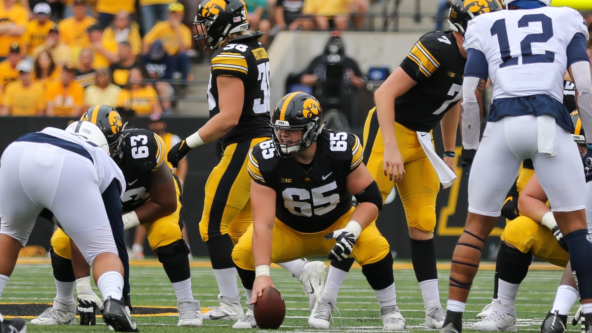 Tyler Linderbaum wins Rimington Trophy, but not Outland Trophy