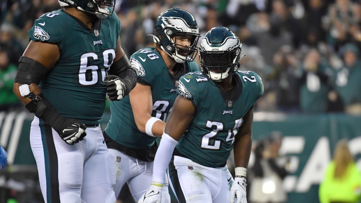 Eagles injury updates: Latest on Jordan Howard, Davion Taylor, more