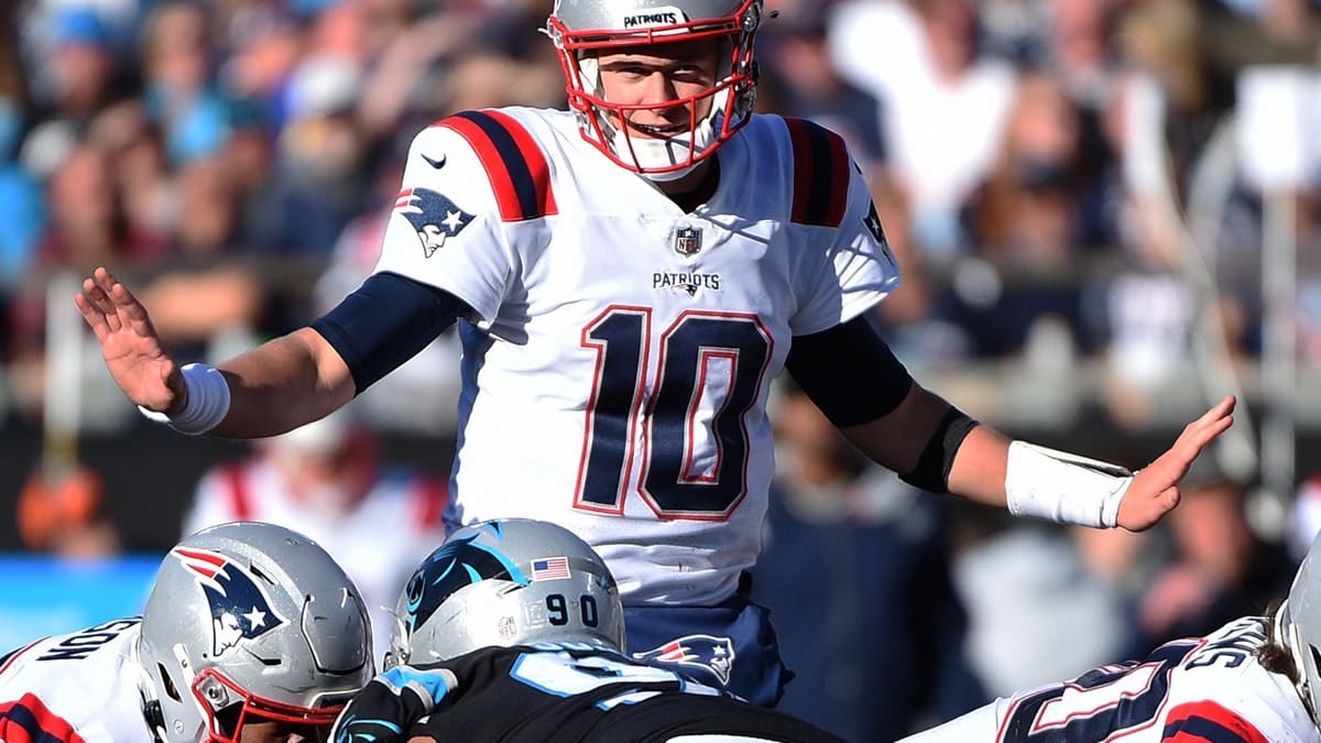 Patriots quarterback Mac Jones officially questionable to play on