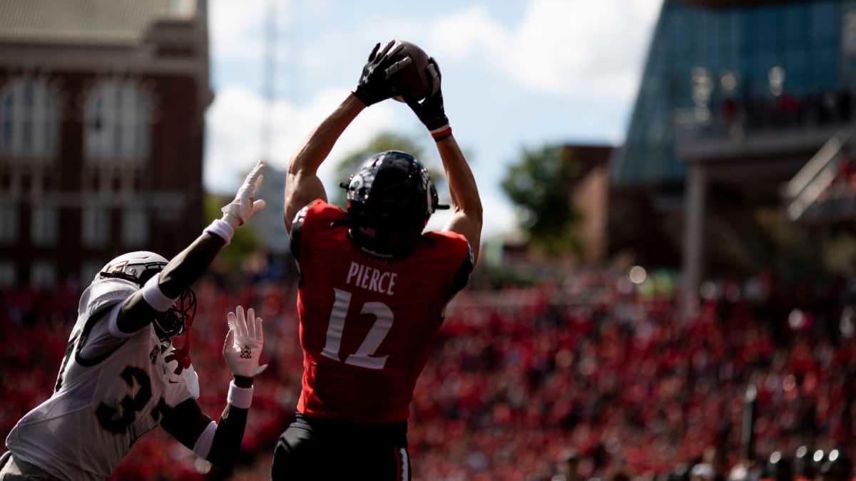 NFL Draft: Bearcats' Alec Pierce is the Top Senior Wideout - Visit NFL Draft  on Sports Illustrated, the latest news coverage, with rankings for NFL Draft  prospects, College Football, Dynasty and Devy