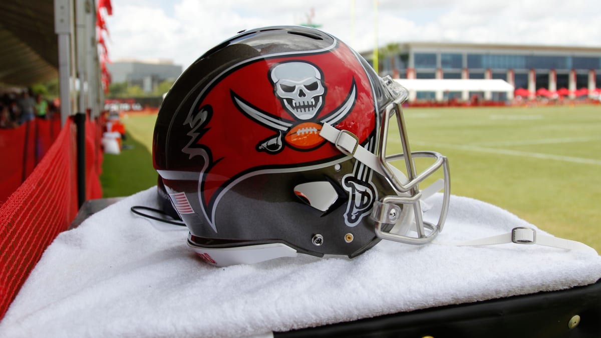 Bucs Monday Mailbag: Tryon-Shoyinka's Sacks, Red Jerseys Absent