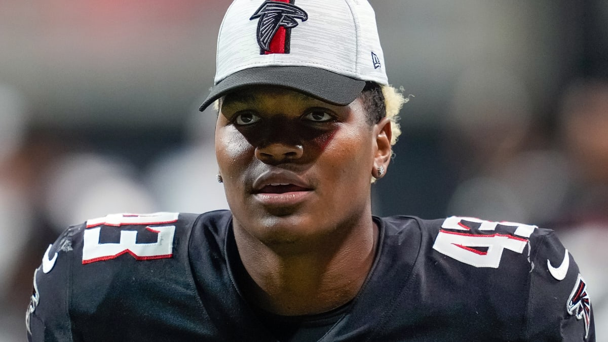 Falcons cut 2022 starting linebacker Mykal Walker in surprise move