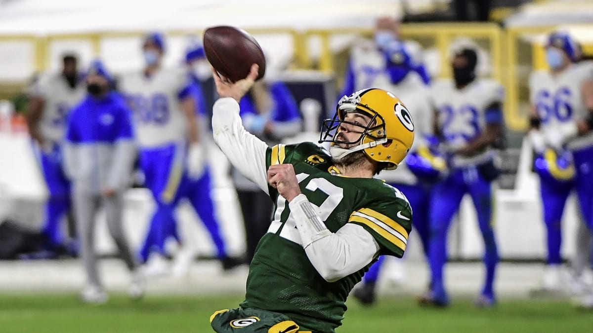 Packers turn in complete performance, outlast Rams to improve to 9-3