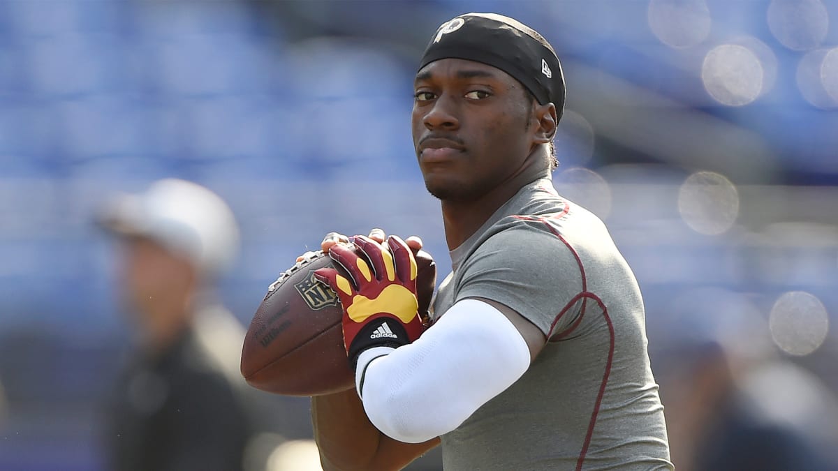 Robert Griffin III: NFL Sensation (Playmakers): Graves, Will:  9781617837005: : Books