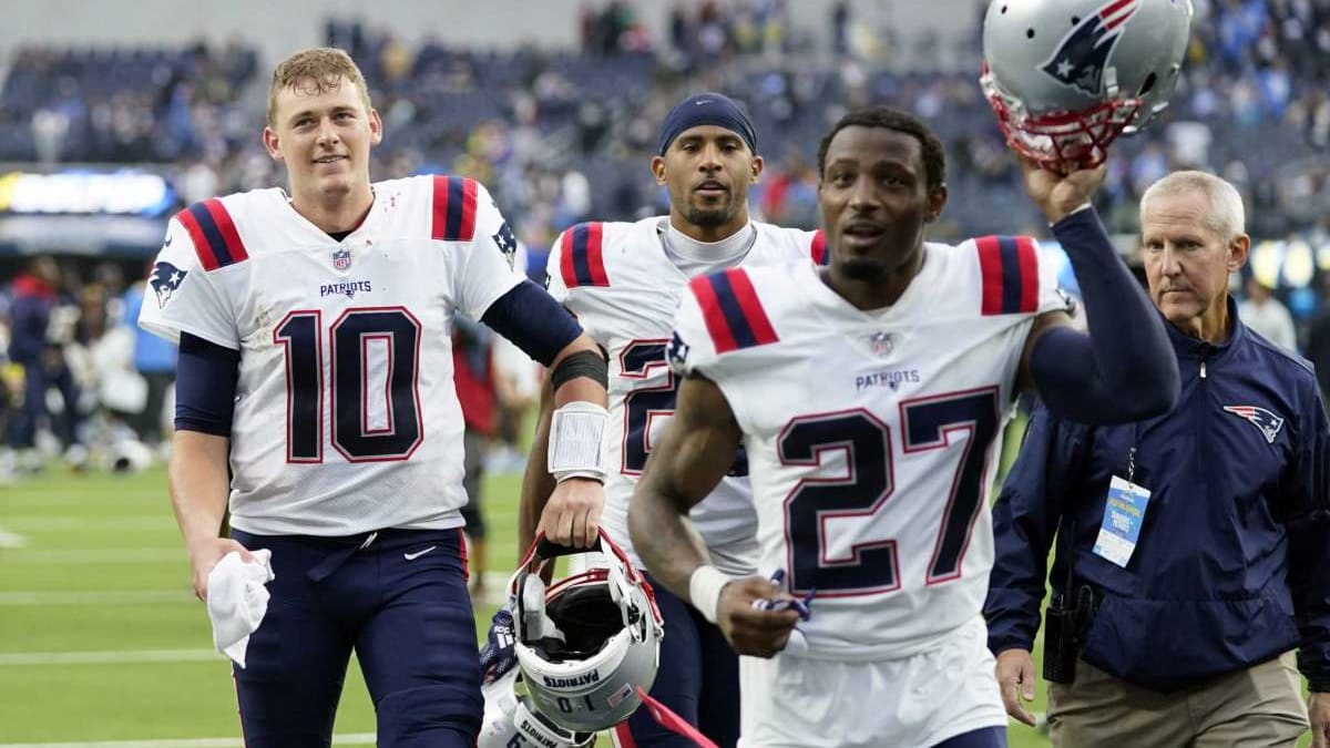 Cornerback Jack Jones, who is facing weapons charges, on field for first  Patriots practice - The Boston Globe