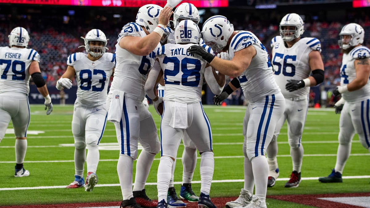 Colts RB Jonathan Taylor Swagged Out His Offensive Line After 2nd Year