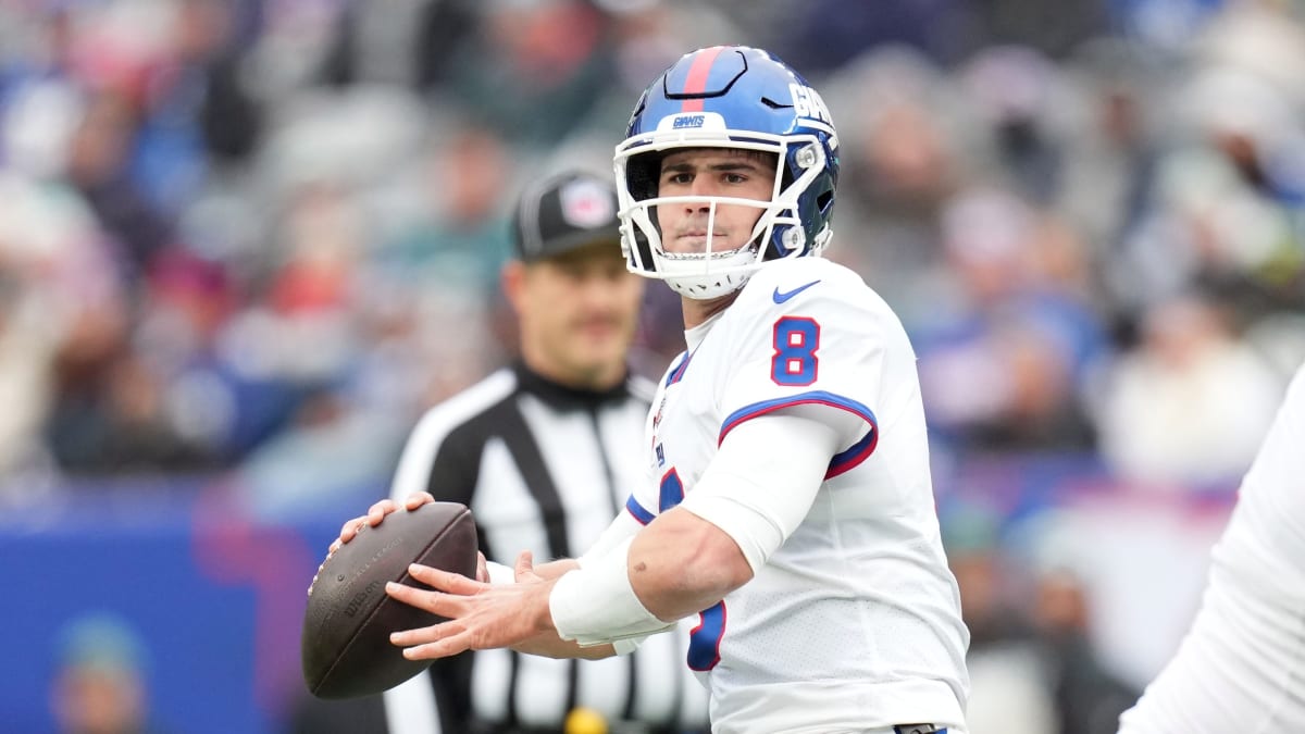 Giants declined the fifth-year option on QB Daniel Jones' contract, per  @diannaespn. Jones is now set to become a free agent after the 2022…