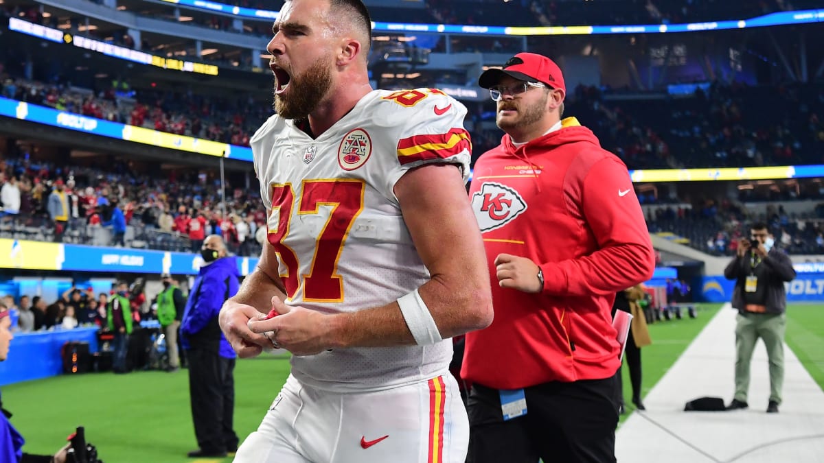 Four Takeaways From the KC Chiefs' 34-28 Win Over the Los Angeles Chargers  - Sports Illustrated Kansas City Chiefs News, Analysis and More