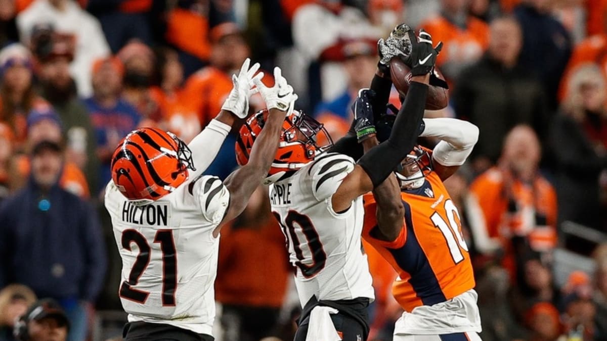 Cincinnati Bengals cornerback Eli Apple lines up for a play during