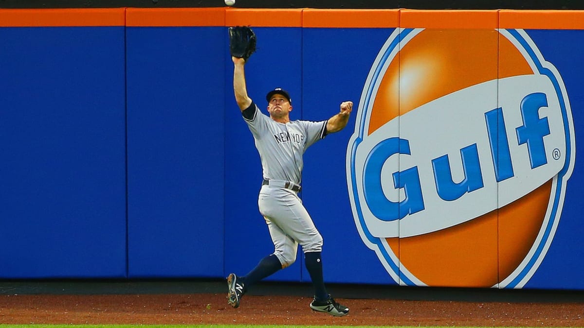 New York Yankees officially re-sign Brett Gardner; designate Tarpley