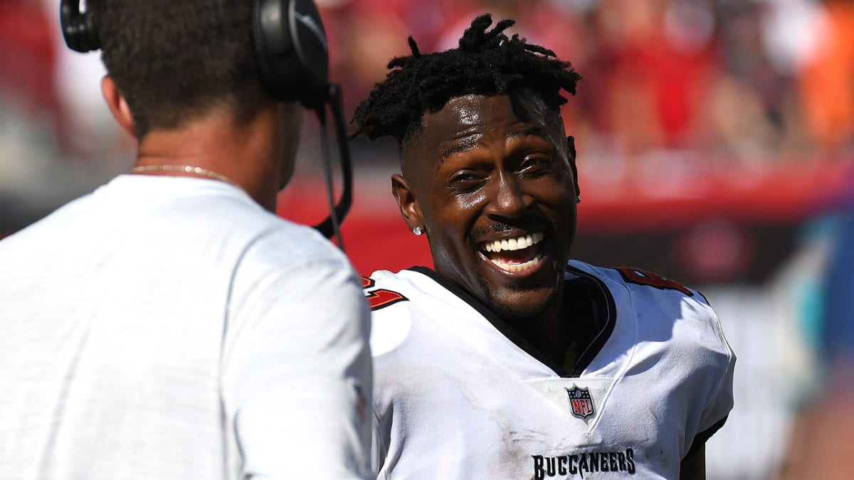 Antonio Brown speaks after crazy Buccaneers exit: 'Big MAD'