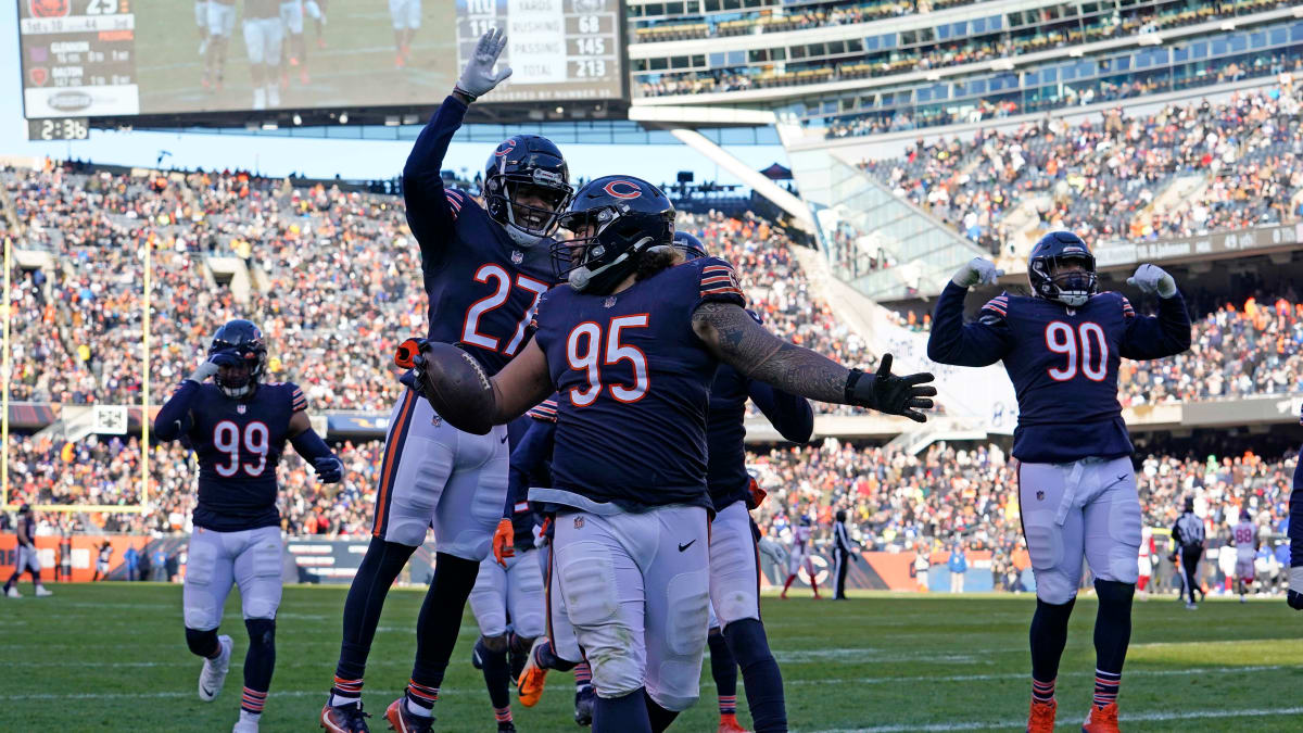 Robert Quinn sets Bears season sacks record in 29-3 rout of Giants