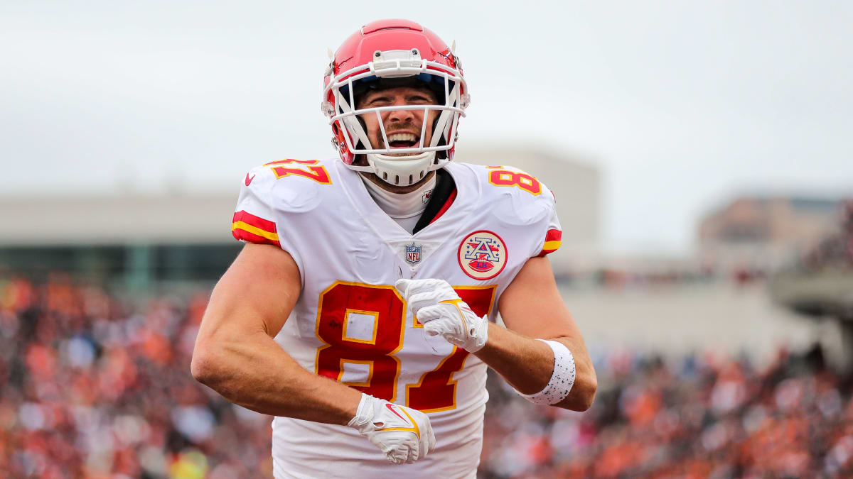 KC Chiefs TE Travis Kelce Faces History, Loss of Tyreek Hill in 2022 -  Sports Illustrated Kansas City Chiefs News, Analysis and More