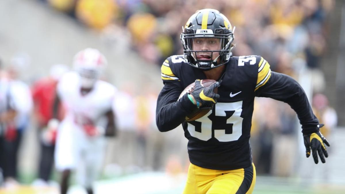 Riley Moss boasts highest Pro Football Focus career grade among  draft-eligible cornerbacks