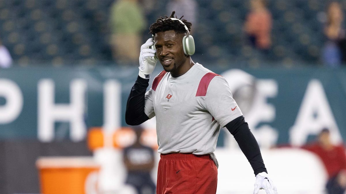 Buccaneers release troubled WR Antonio Brown - The Iola Register