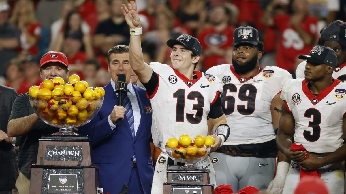 Stetson Bennett rocks new (old) Georgia jersey on SI cover: LOOK