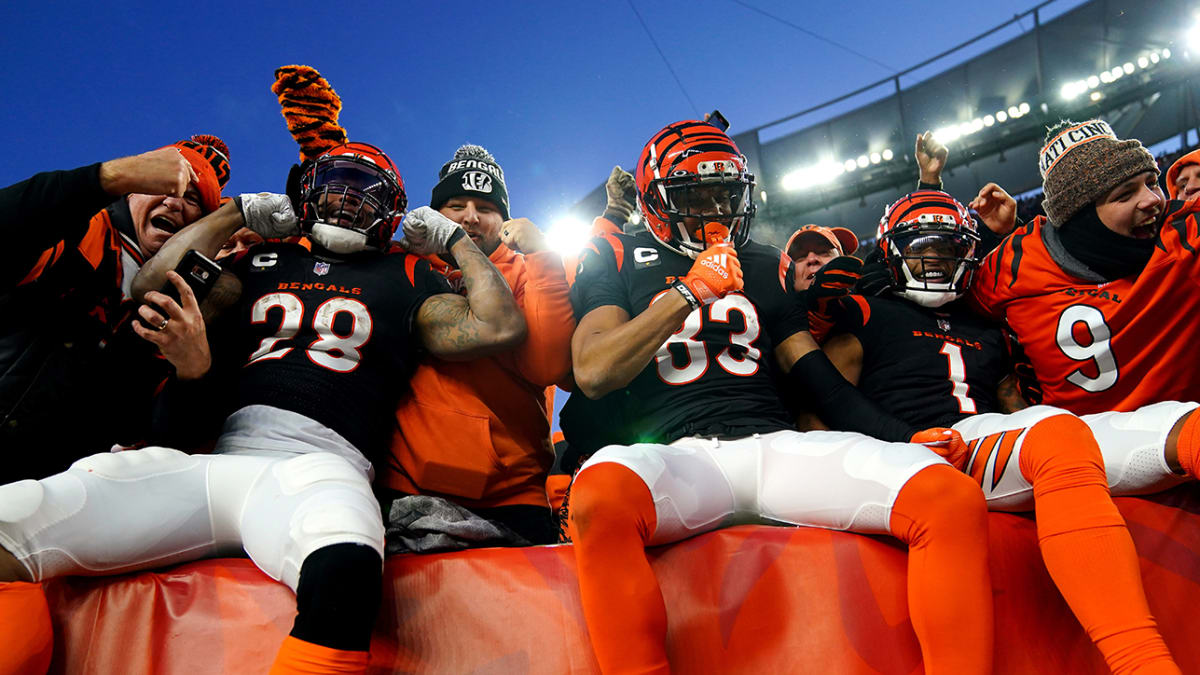 Bengals win first playoff game in 31 years after Derek Carr interception -  Sports Illustrated