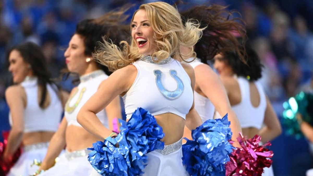 WATCH: Colts cheerleader gets on-field marriage proposal during game