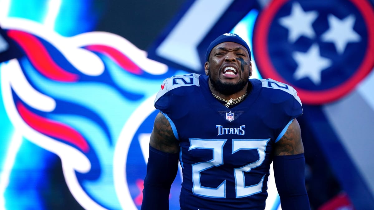 IMAGE DISTRIBUTED FOR VISA - NFL star Derrick Henry celebrates a special  moment with Don Crisman, 86, of Maine, in the Visa Super Bowl Experience,  in Phoenix, AZ on Feb. 9, 2023.