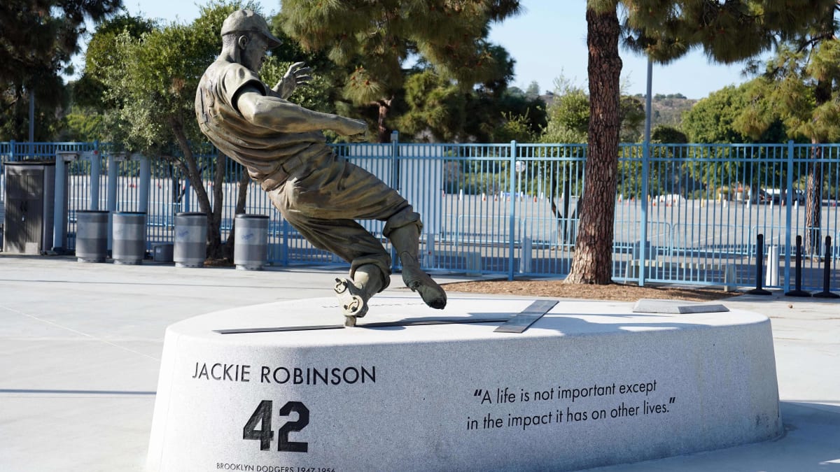 9 Quotes About Jackie Robinson