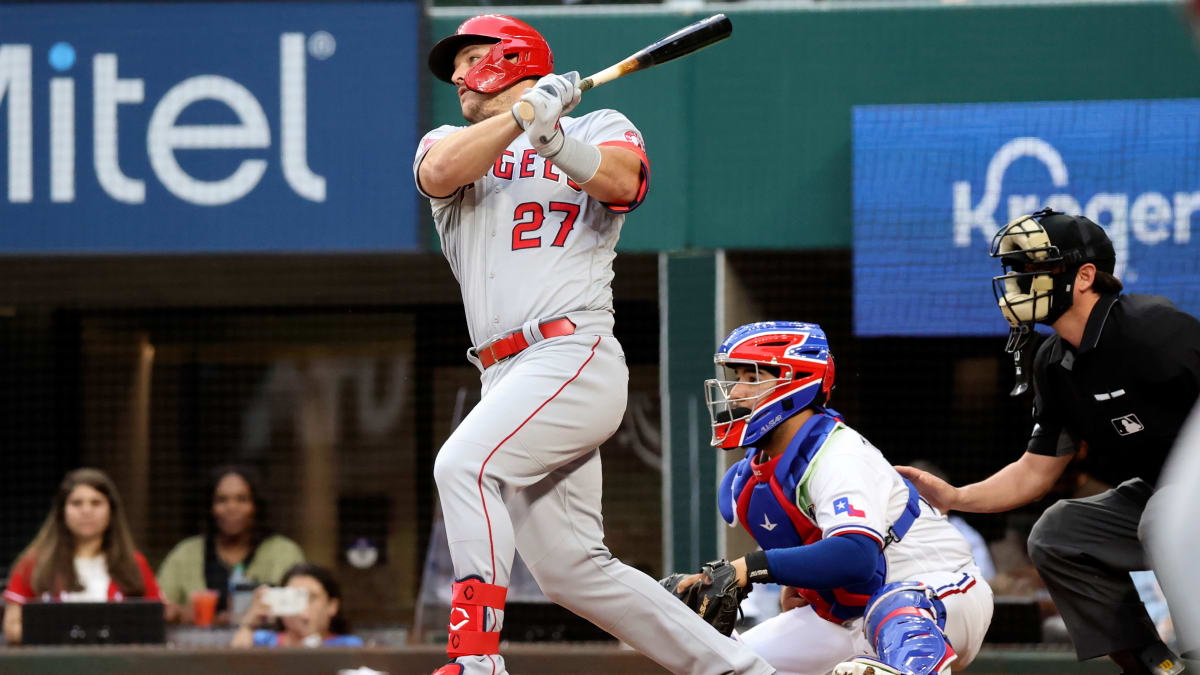 LA Angels CF Mike Trout's reaction to Joe Maddon's Corey Seager walk is  priceless